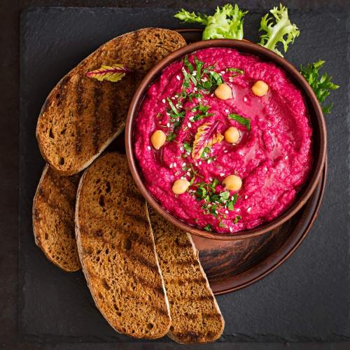 Pink und perfekt. - Hummus mit gebackener roter Bete | Einfach schnell ...
