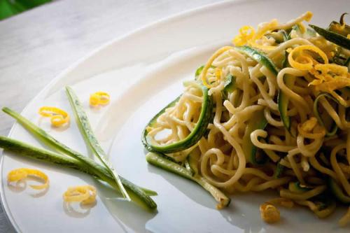 Linguine mit Zucchini und Zitronensauce